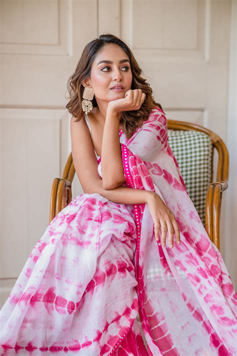 Buy Pink Tie and Dye Mulmul Cotton Saree Online – RODDUR