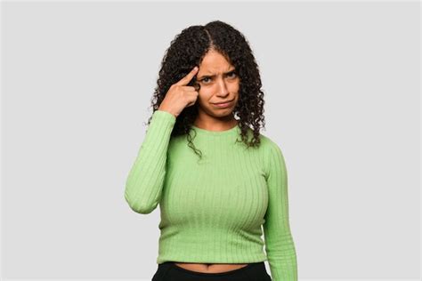 Pointing temple with finger thinking focused on a task | Premium Photo