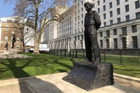 2026 Private London Churchill tour with Blue Badge Tourist Guide (with ...