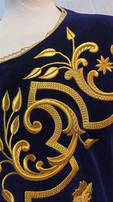 Túnicas bordadas para Cristos - Bordados Barber