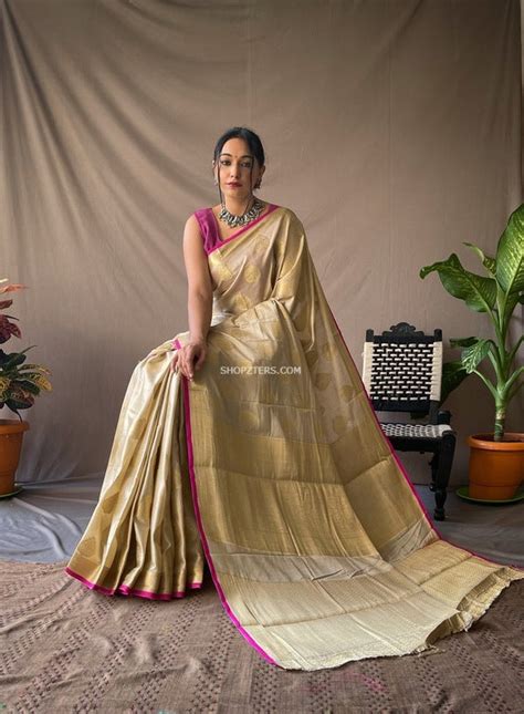 Two Toned Soft Silk Woven Saree With Zari Border – Shopzters