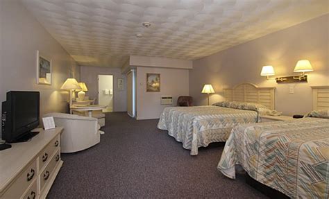 HAMILTON VILLAGE INN (North Kingstown) - Inn Reviews, Photos, Rate ...