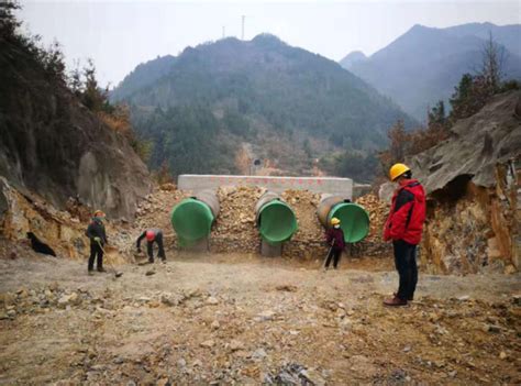 湖北宜昌两村庄将停水一个多月 村民挖井“解渴”_新浪新闻