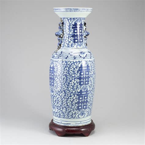 A large blue and white floor vase, Qing dynasty, early 20th century ...