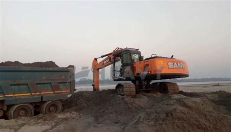 Excavator on Rent | Excavator for rent near me - Heavy Equipments