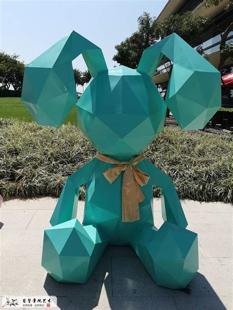 玻璃钢卡通羊雕塑亮相惠州公园吸引游客参观-玻璃钢雕塑厂