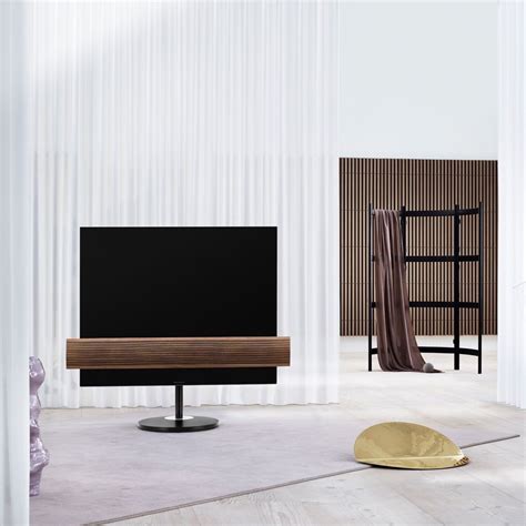 Bang & Olufsen BeoVision Eclipse LED TV in Piano Black/Smoked Oak