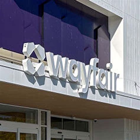 Why You Keep Attracting the Same Zodiac Sign - Parade