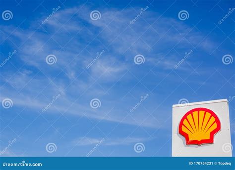 Shell Company Logo on Its Gas Service Station Editorial Photo - Image ...