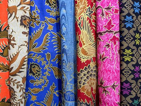 What Is Batik? Learn How to Use This Traditional Textile in Your Home