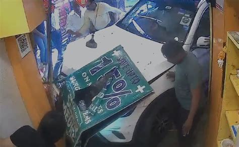 VIDEO : कचौड़ी खा रहे लोगों पर वकील ने चढ़ाई मर्सिडीज, फिर जो हुआ देखकर ...