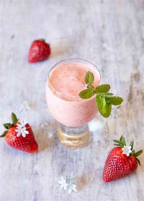 Strawberry Yogurt Smoothie – Art of Natural Living