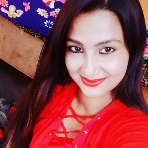 Indian Idol 10 singer Renu Nagar in critical condition after boyfriend ...