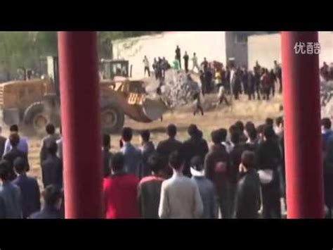 河北美术学院令学生当人墙，参与学校与村民征地冲突-1 - YouTube