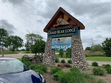 Grizzly Jack's Grand Bear Resort | North Utica, IL | EV Station