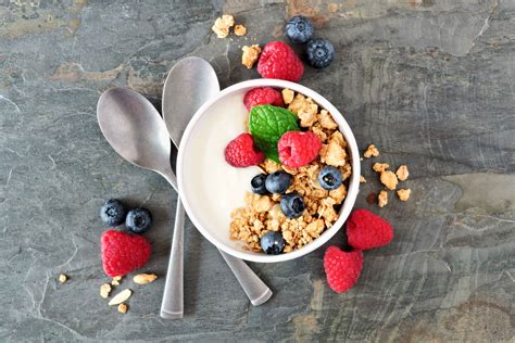 Nutritional Facts for Full-Fat Greek Yogurt | 2bstronger.com