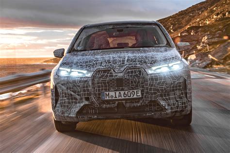 BMW iX Facelift 2025: Erlkönig-Video zeigt Elektro-SUV am Ring