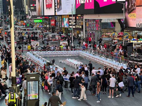 News & Jews- Thousands In Times Square View Empty Shabbat Table ...