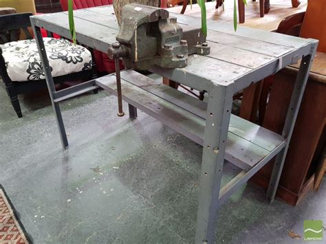 Work Bench with Vice 的图像结果