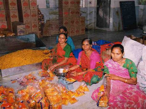 Chandubhai Virani, owner of Rs 10,000 crore Balaji Wafers, still makes ...