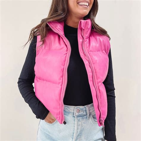 Pink Puffer Vest | Size model, Outfits, Model