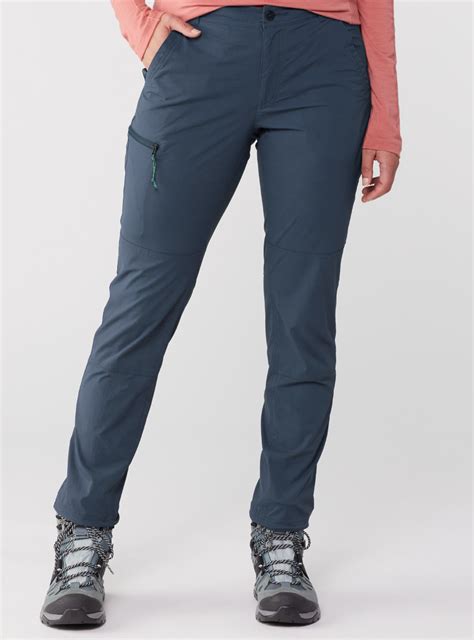 Best Hiking Pants for Women That Are Lightweight and Practical