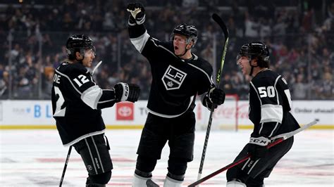 Kings' Trevor Moore signs five-year, $21 million extension - ESPN
