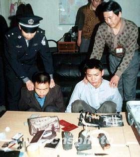图文：重庆警方抓获两名欲爆炸杀人的犯罪嫌疑人
