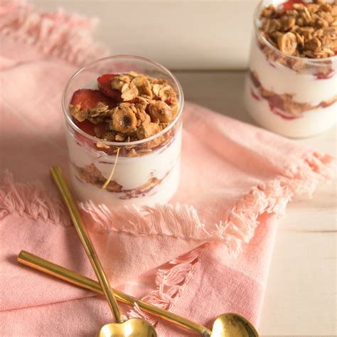 A Complete Guide: Strawberry Granola Yogurt Parfaits (2023)