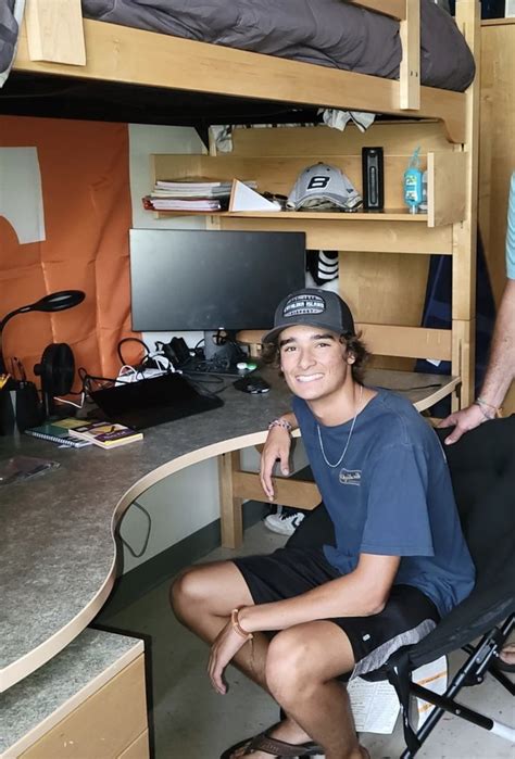 Robert Daniel Sloan's feet