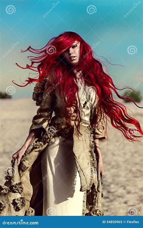 红发美女：原来世界上这么多国家都有“红头发”_手机凤凰网