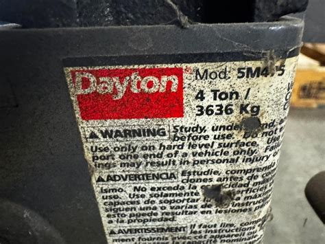 { Group of lots: 29, 30 } Pair of Dayton 4-Ton Jacks, Model 5M475