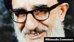 Iranian Daily Under Fire For Airbrushing Cigarette From Cleric's Hand