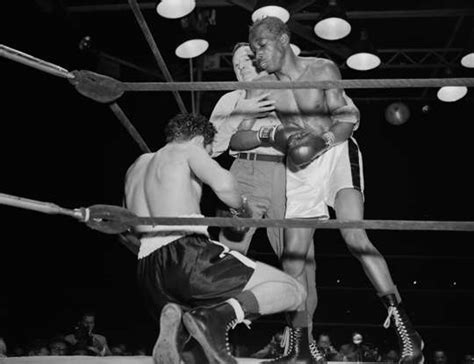 Russian submarine at risk of explosion in European waters after a fuel leak