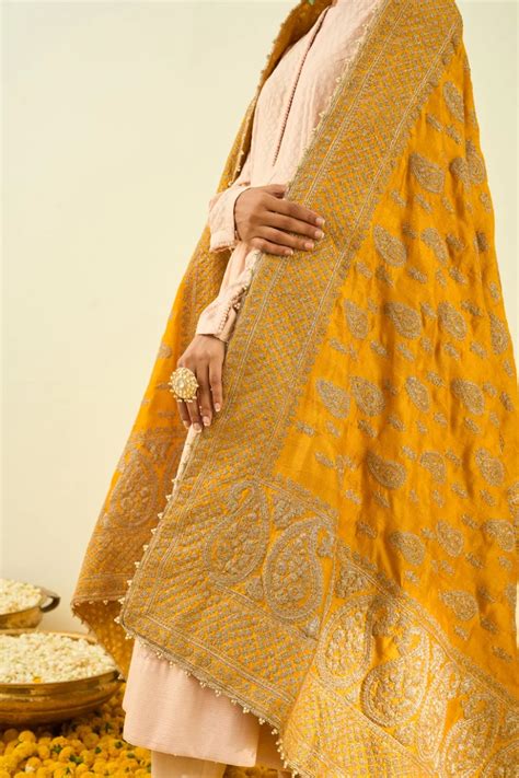 GLAZE MUSTARD PAISLEY TILLA EMBROIDERY ODHNI – iSelect Collection