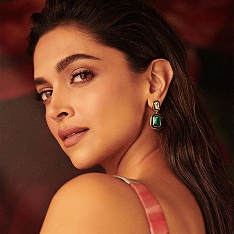 Celebrity Makeup Inspiration for Valentine's Day 2023 – Faces Canada