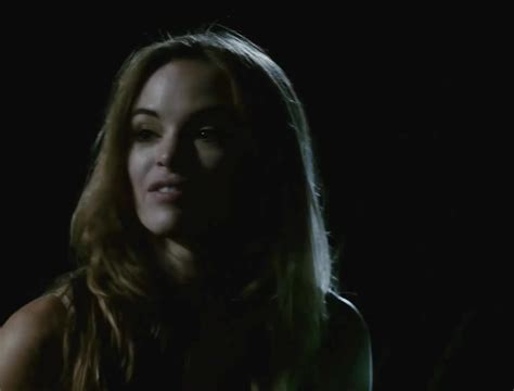 íosluchtaigh Danielle Panabaker Piranha 3dd Gif