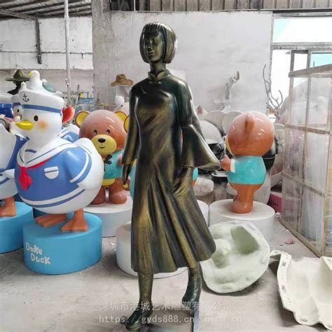知青下乡主题雕塑 玻璃钢文艺青年男女人物人像雕塑
