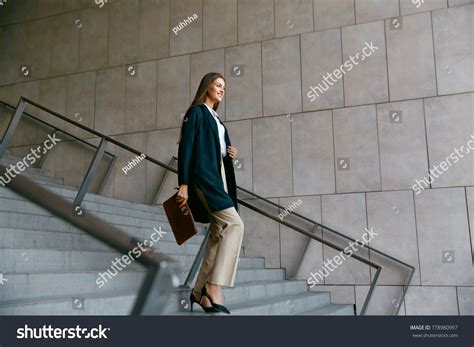 Business Women Going to Work 的图像结果