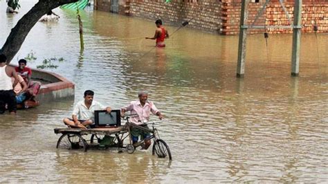 डूबी सड़कें, बह गए पुल... Bengal में आई आफत की बारिश - Roads submerged ...