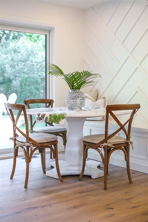 modern dining room accent wall