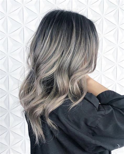 28 Ide Warna Rambut Abu-Abu yang Kekinian! | AllThingsBeauty