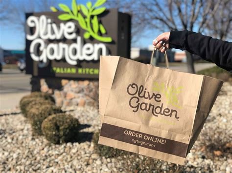 26 Olive Garden Deals to Eat Endless Breadsticks for Cheap - The Krazy ...