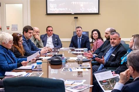 Stakeholders discuss SR 203/Tolt Hill Road Roundabout