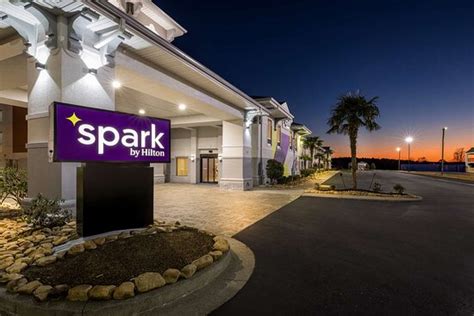 SPARK BY HILTON CALHOUN - Hotel Reviews, Photos, Rate Comparison ...