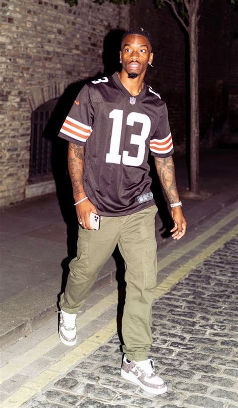 football shirt outfit men