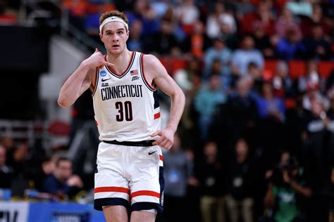 UConn men's basketball's Liam McNeeley entering NBA draft