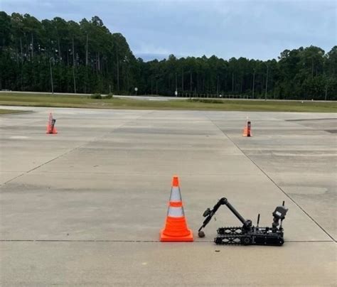 Army Explosive Ordnance Disposal Soldiers train to field new robots on ...