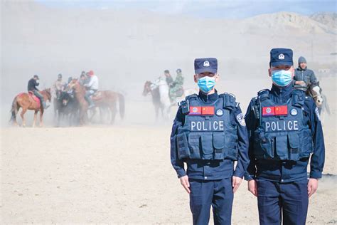 新疆喀什：警民共度古尔邦节-人民图片网