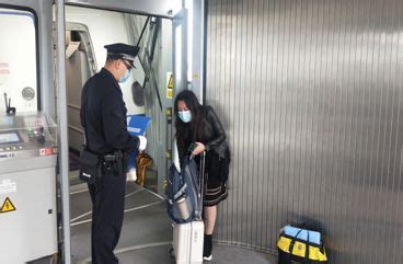 疫情面前不分国籍！桂林机场公安设置四道防控关卡确保入境人员不漏一人-桂林生活网新闻中心